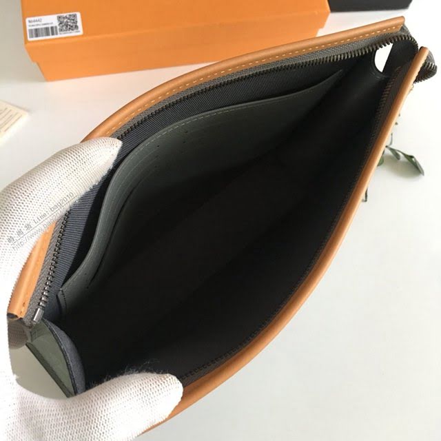 lv手包 M61692銀色 Pochette Voyage中號手袋 lv男士手拿包  lvqb1816
